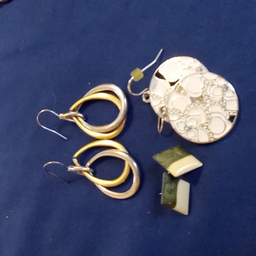 Treo of earrings